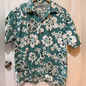 Local Motion Hawaii Green and White Floral Casual Button Down Shirt
